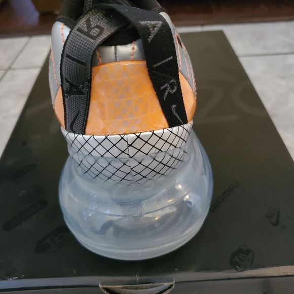 Nike Shoes - Picture 6 of 12